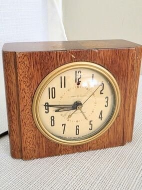 Vtg General Electric GE Alarm Clock Bubble Glass Wood Casing 7HA162